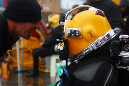 Hawaii-based Divers Repair Alaskan Breakwater