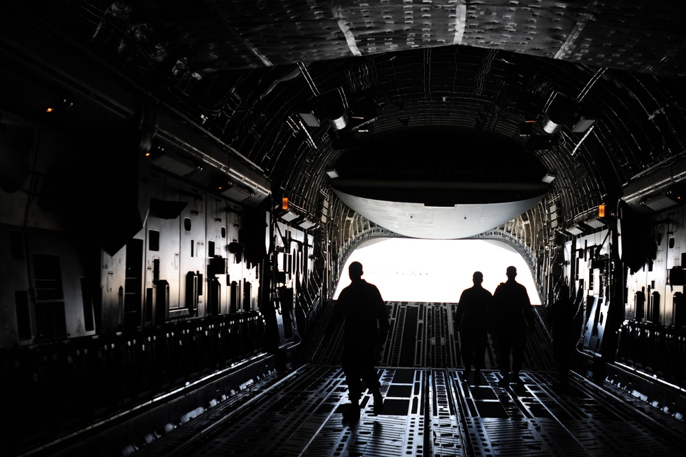 376th C-17 Expeditionary Aircraft Maintenance Squadron: a Team of Elites