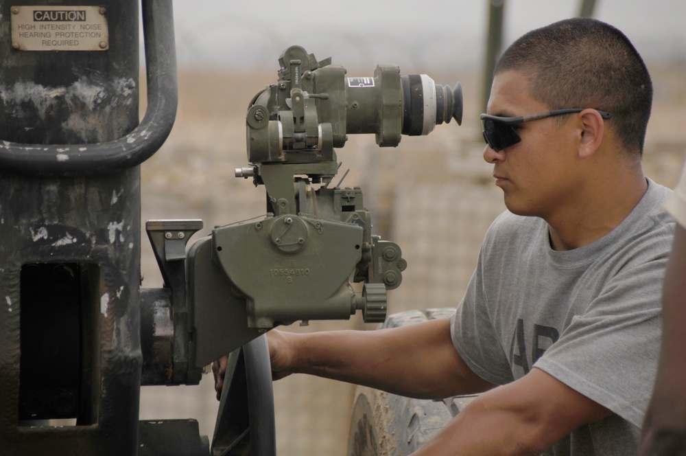 Setting up M198 155 mm howitzer