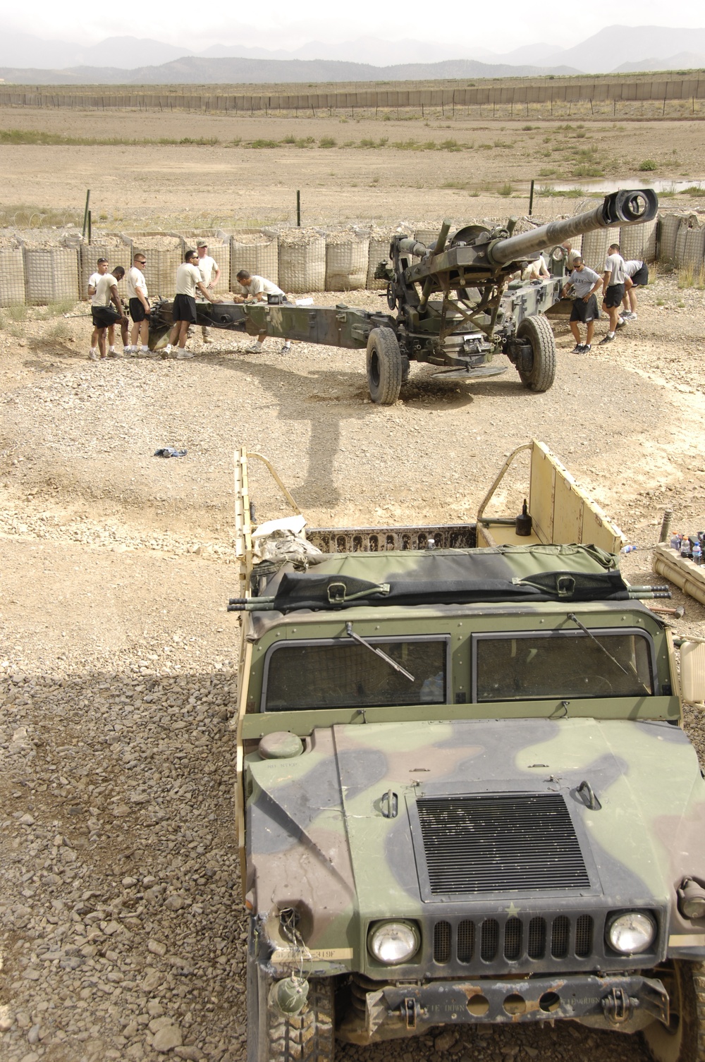 Setting up M198 155 mm howitzer