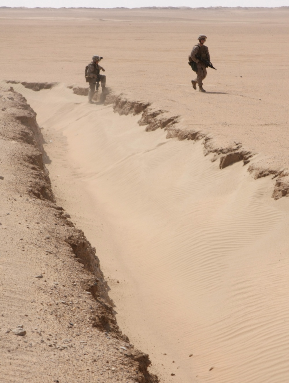 22nd MEU Lima Company dismounts in desert during sustainment training