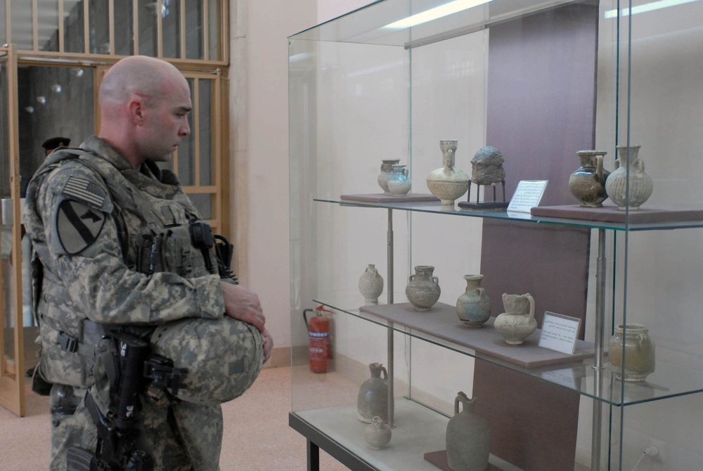 'Ironhorse' Soldiers visit Iraq Museum
