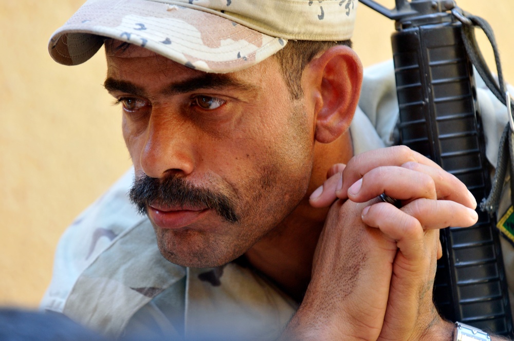 Iraqi soldiers practice urban combat