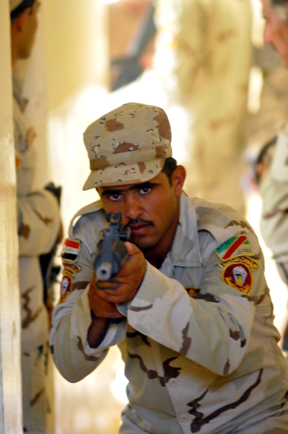 Iraqi soldiers practice urban combat