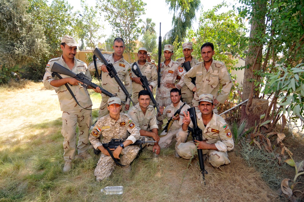 Iraqi soldiers practice urban combat