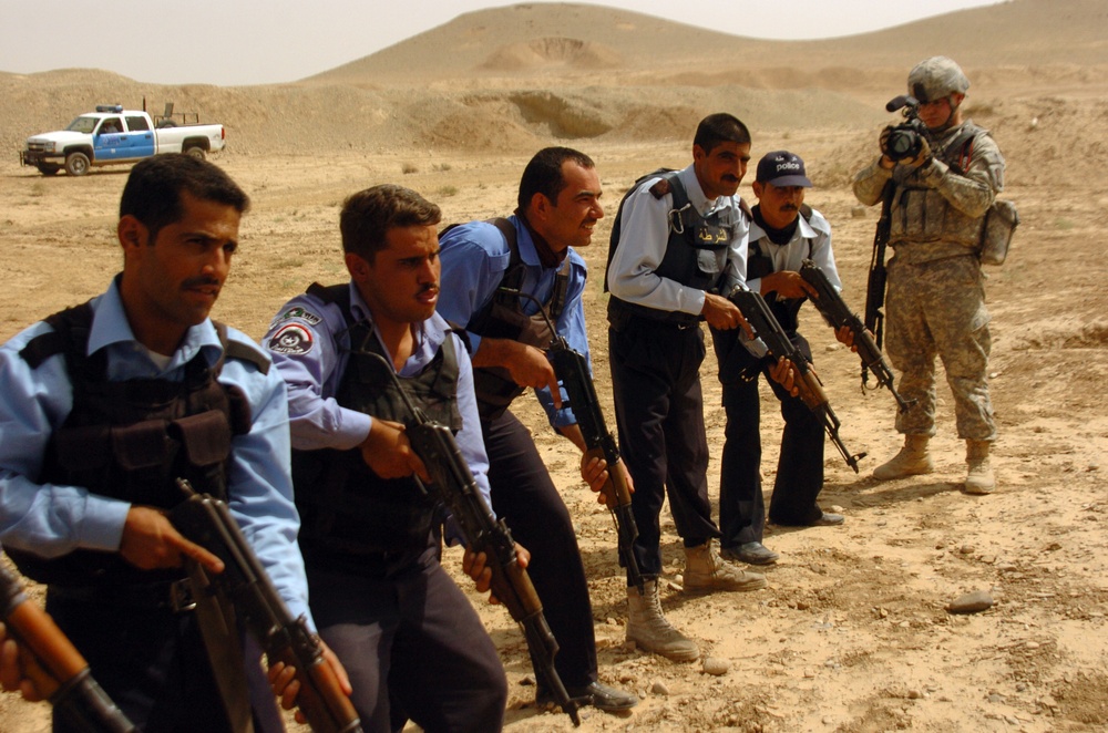 U.S. teaches Iraqi police reflexive firing techniques