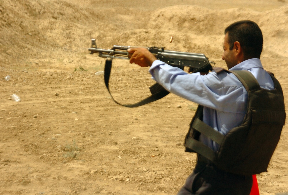 U.S. teaches Iraqi police reflexive firing techniques