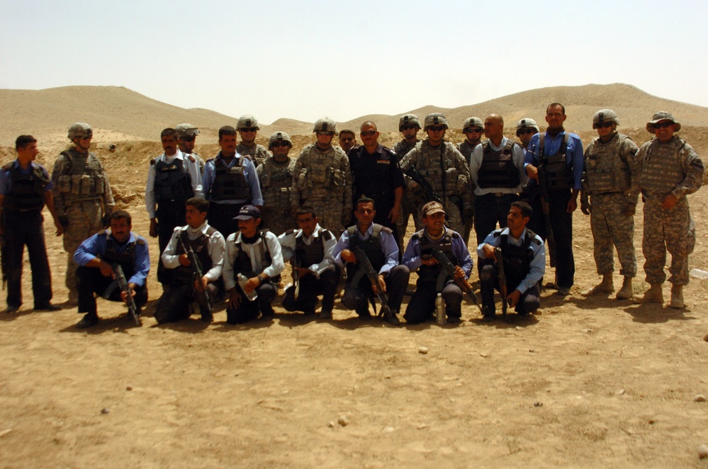U.S. teaches Iraqi police reflexive firing techniques