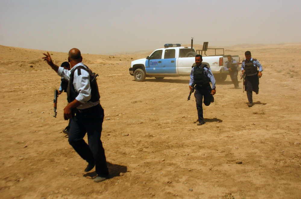 U.S. teaches Iraqi police reflexive firing techniques