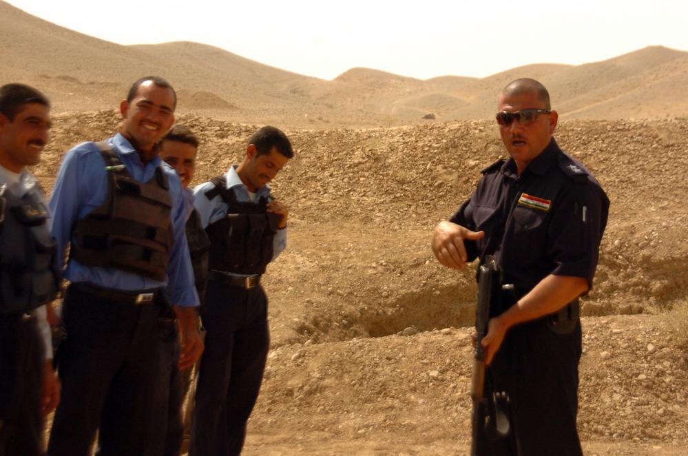 U.S. teaches Iraqi police reflexive firing techniques