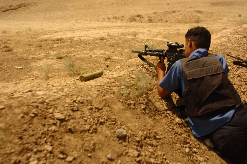 U.S. teaches Iraqi police reflexive firing techniques