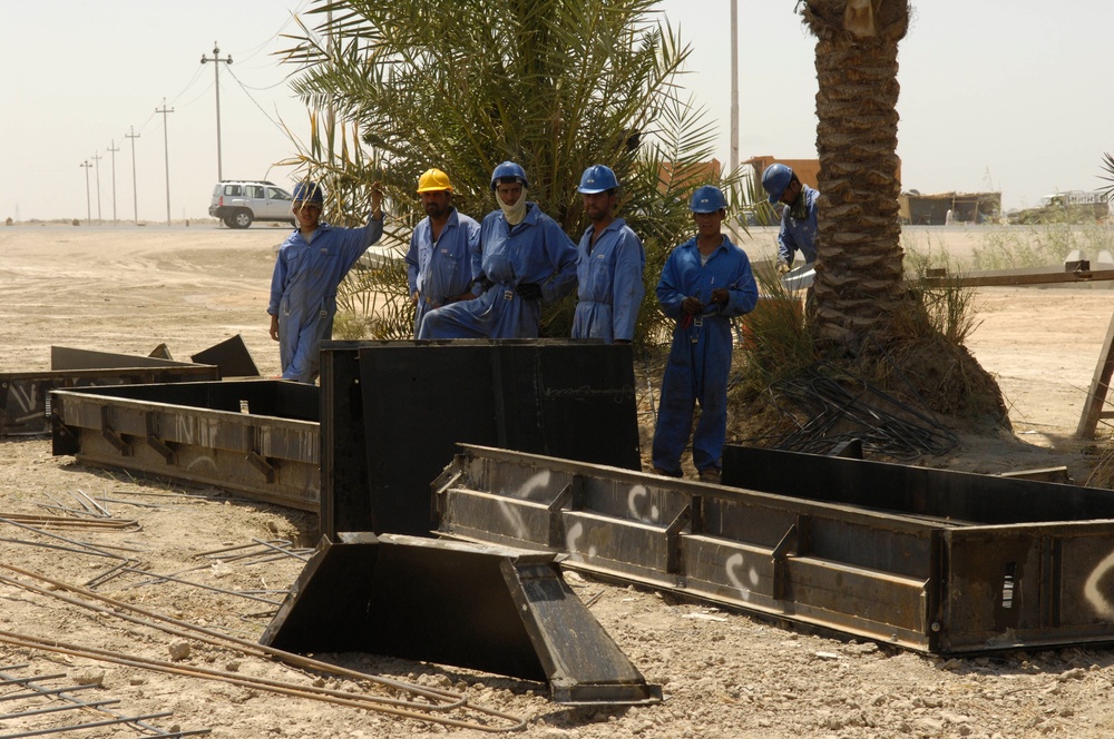 Iraqi engineers build new police station