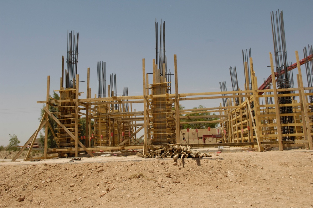 Iraqi engineers build new police station