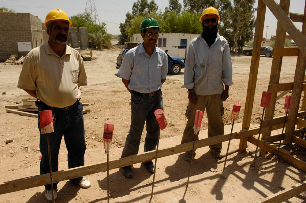 Iraqi engineers build new police station