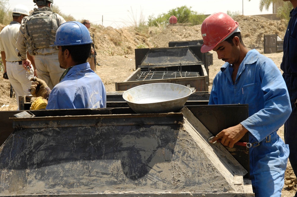 Iraqi engineers build new police station