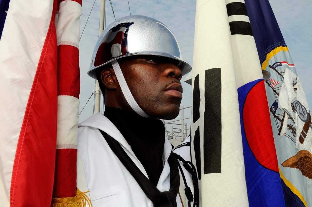 USS Blue Ridge pulls into South Korean port