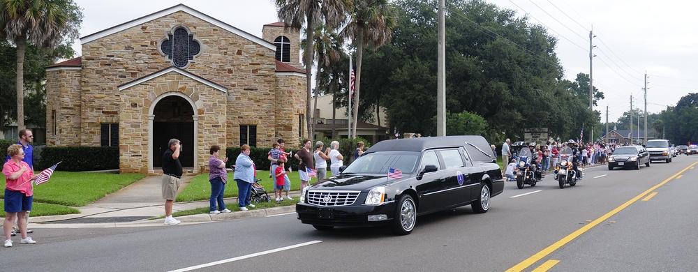 Mourners pay respect to Capt. Michael Scott Speicher