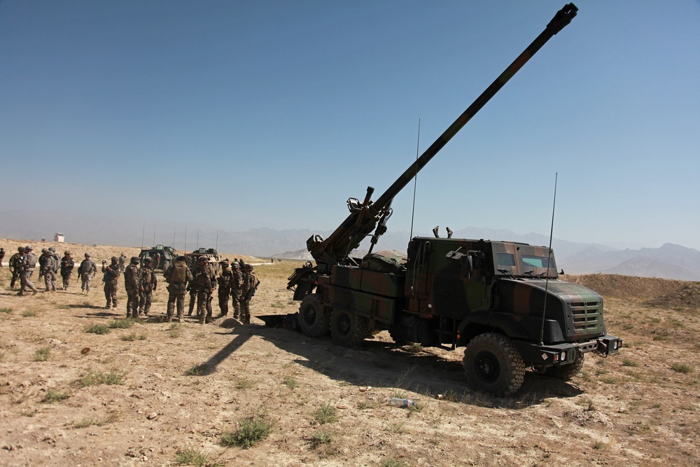 U.S., French shoot artillery in Afghanistan