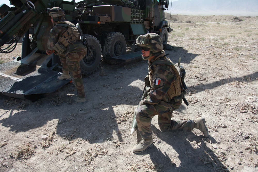 U.S., French shoot artillery in Afghanistan