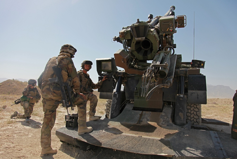 U.S., French shoot artillery in Afghanistan