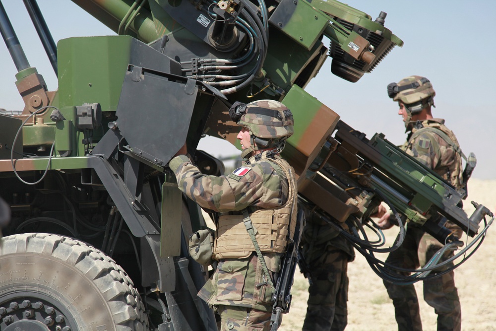 U.S., French shoot artillery in Afghanistan