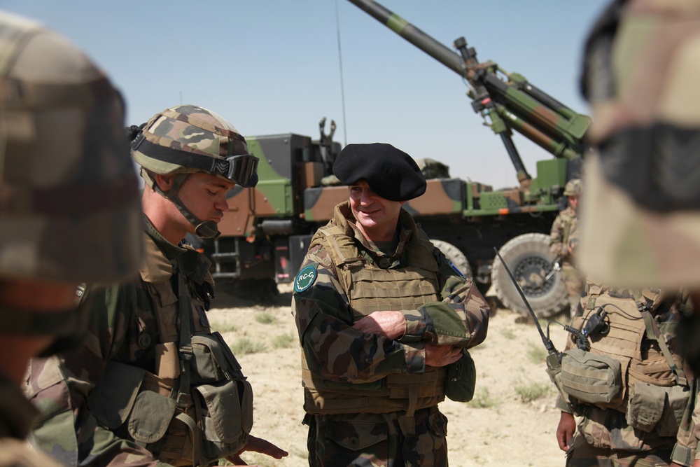 U.S., French shoot artillery in Afghanistan