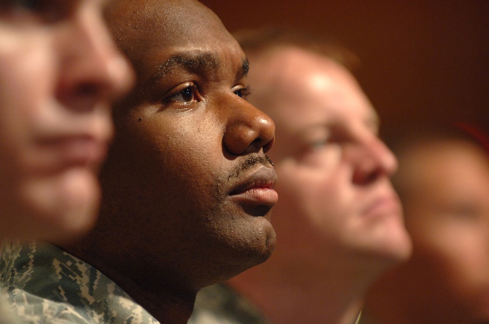 President Obama Visits Phoenix; Meets Luke AFB Airmen