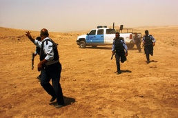 Soldiers Train Iraqi Police on Close Quarters Marksmanship