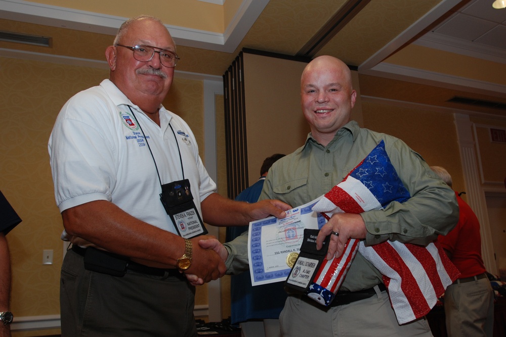 A Hero's Welcome: 82nd Airborne Veterans go all out to bring wounded warriors to convention in Indianapolis