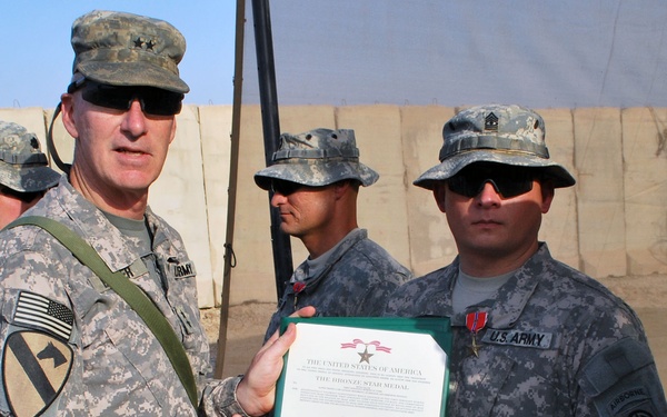 Multi-National Division-Baghdad commander awards Paratroopers for valor