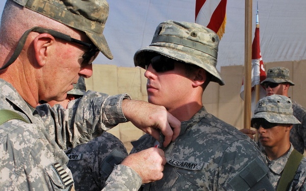Multi-National Division-Baghdad commander awards Paratroopers for valor