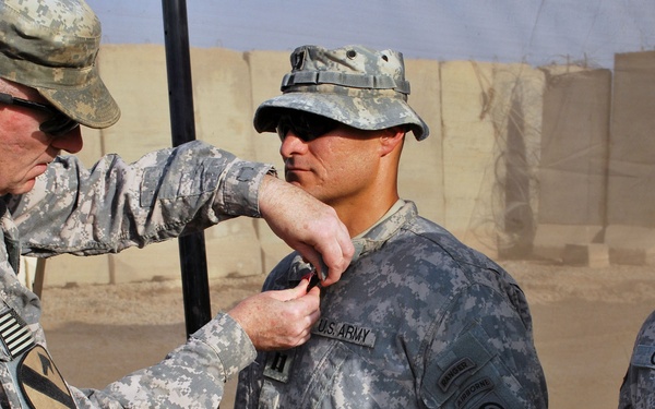 Multi-National Division-Baghdad commander awards Paratroopers for valor