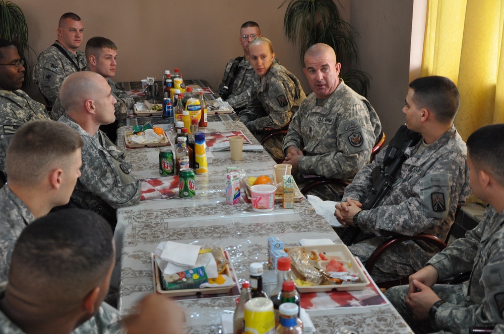 Army's top enlisted in Iraq visits last of 'surge' Soldiers