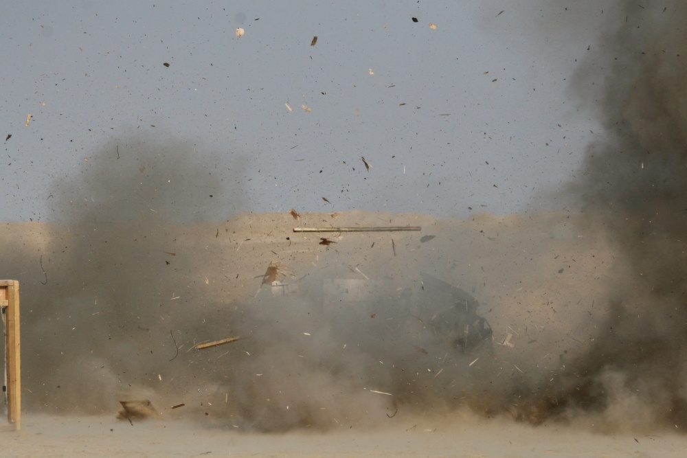 Combat engineers training in Kuwait