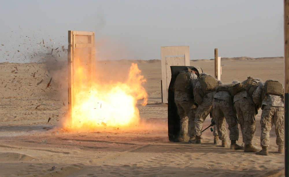 Combat engineers training in Kuwait