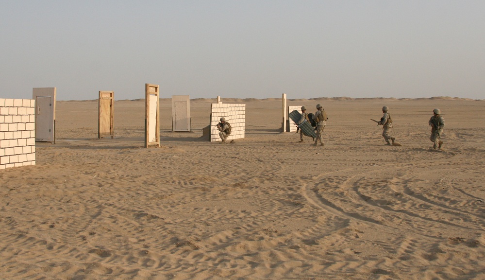 Combat engineers training in Kuwait