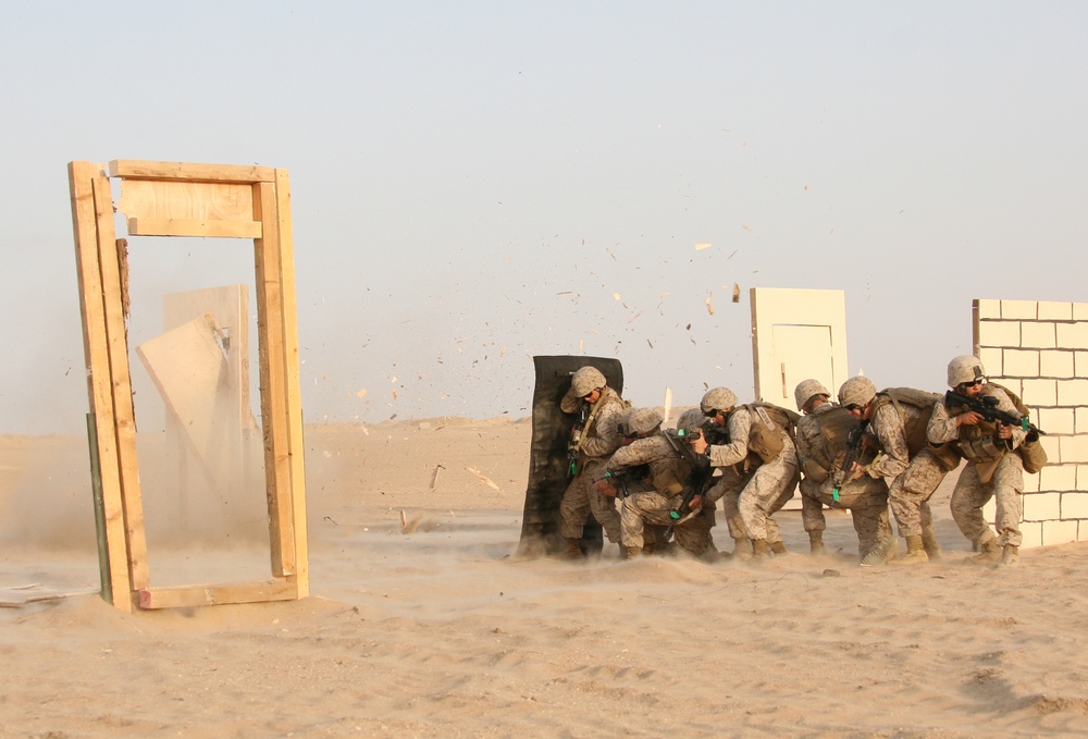 Combat engineers training in Kuwait