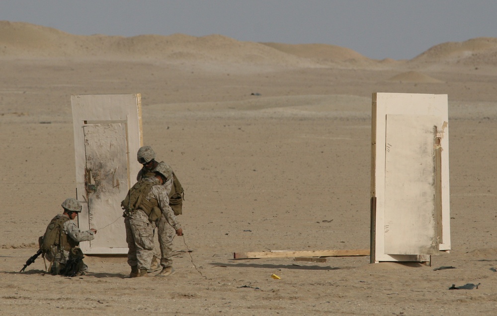 Combat engineers training in Kuwait