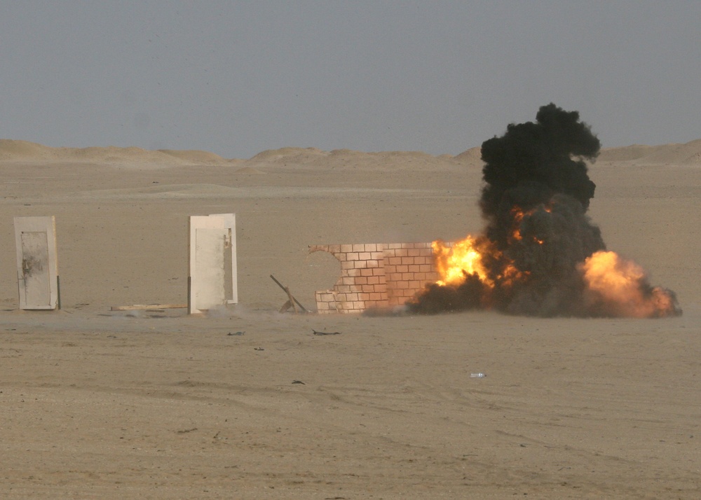 Combat engineers training in Kuwait