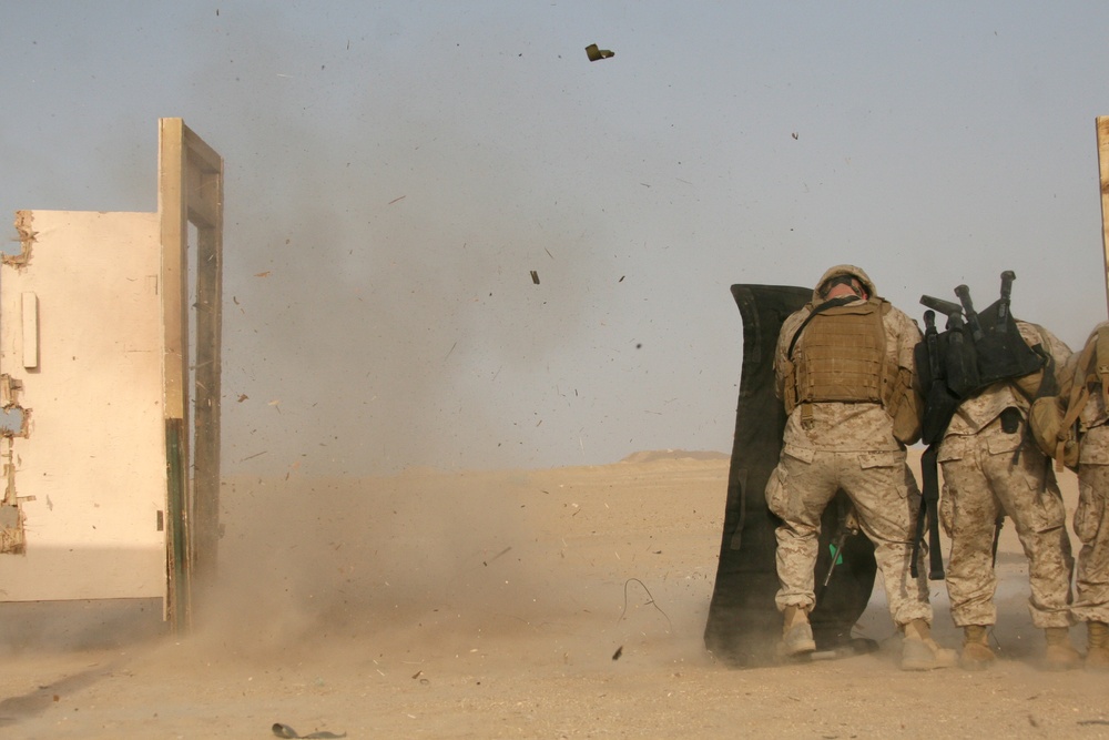 Combat engineers training in Kuwait