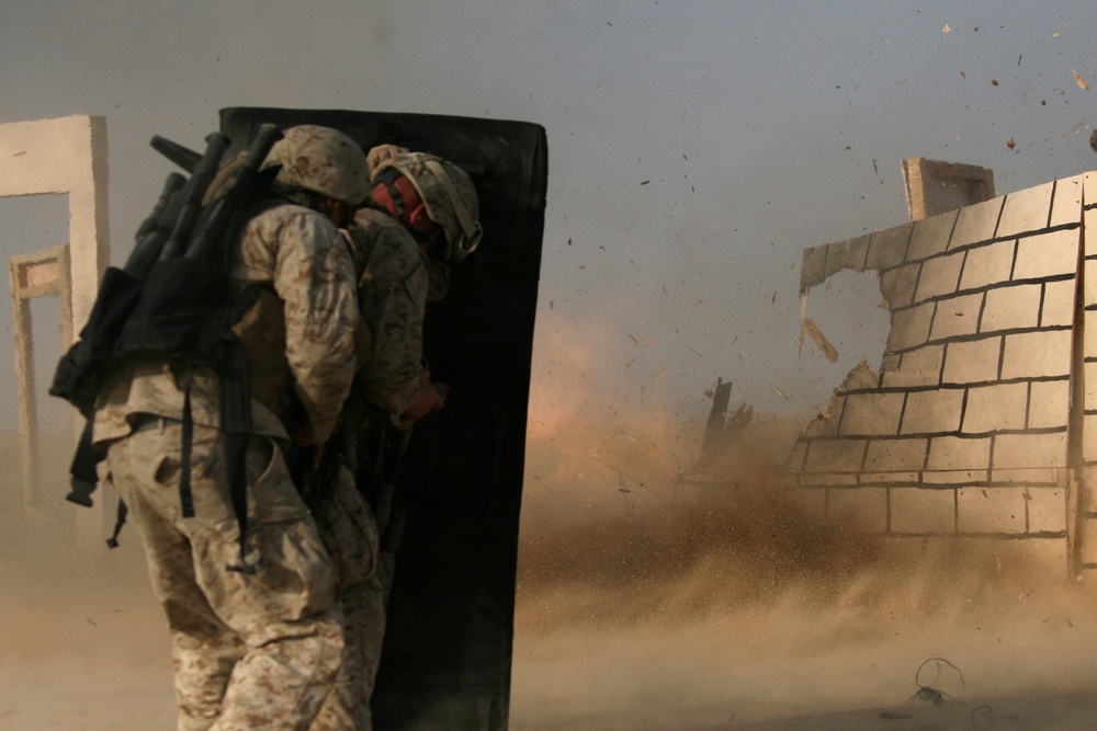 Combat engineers training in Kuwait