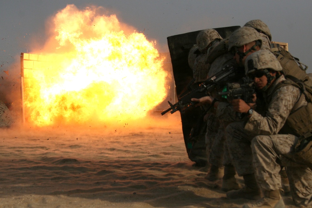 Combat engineers training in Kuwait