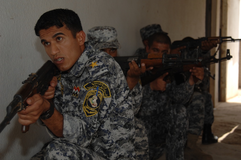 U.S. Forces Teach Iraqi Police Urban Tactics