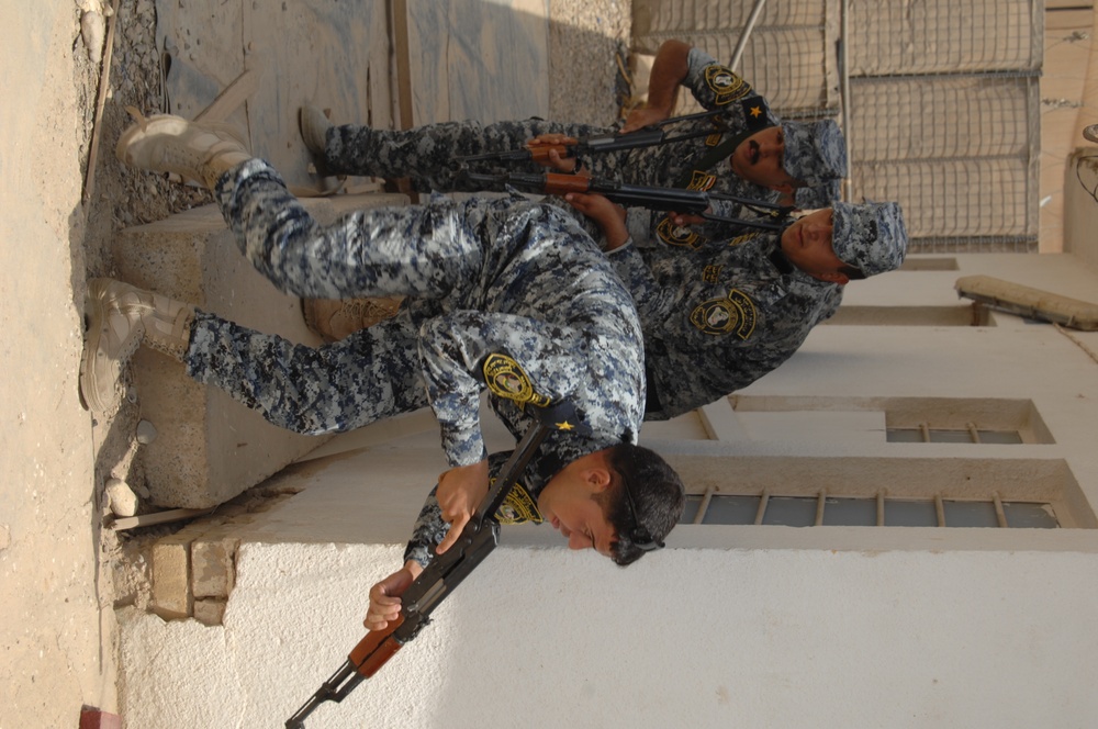U.S. Forces Teach Iraqi Police Urban Tactics