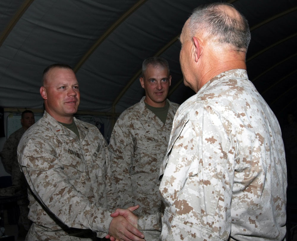II MEF commanding general visits 22nd MEU Marines in Kuwait