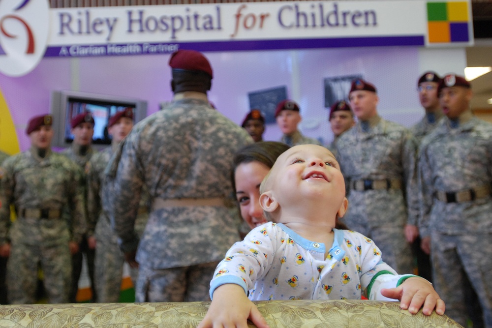 Paratroopers cheer up sick kids at Indianapolis hospitals