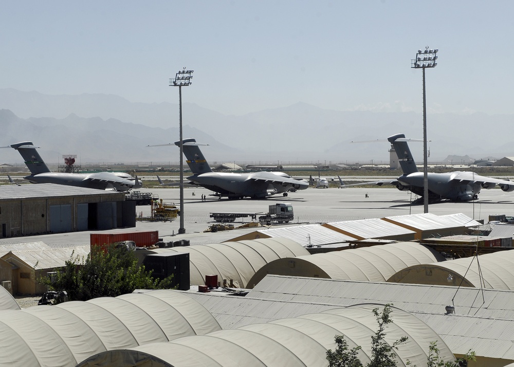 International Airlift suplies Afghanistan