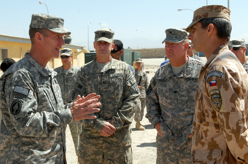 ISAF commander visits Forward Operating Base Shank
