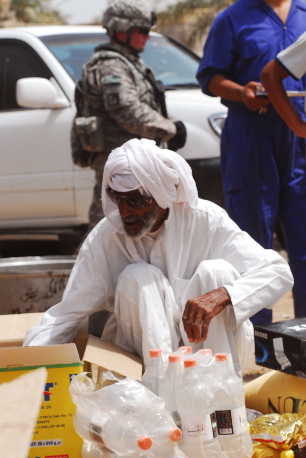 Soldiers provide goods, goodwill to Basra citizens