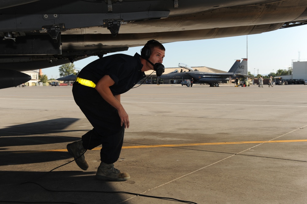 389th Fighter Squadron Deploys